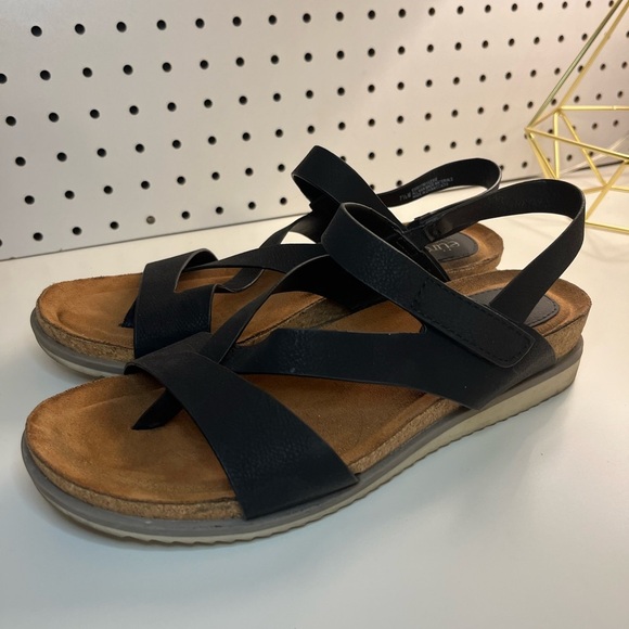 Eurosoft by Sofft Women's Gianetta Flat Sandal - Black - Picture 8 of 16